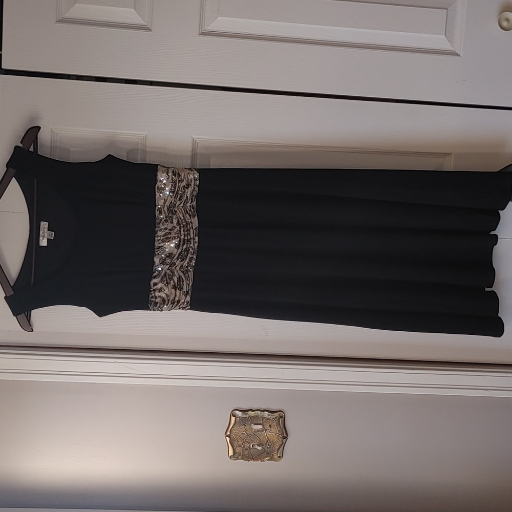 Dressbarn stretchy little black dress size 6